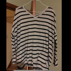 Express one eleven v-neck London tee